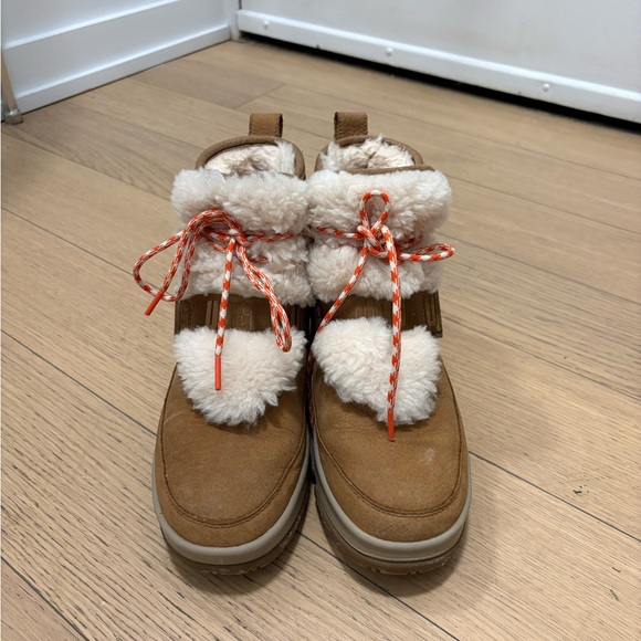 UGG CLASSIC WEATHER HIKER BOOTS - Picture 2 of 4